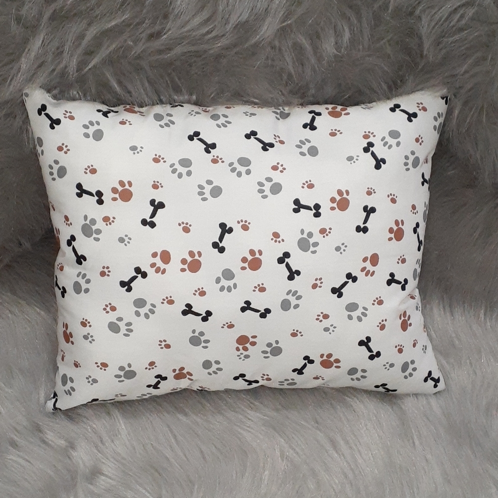🌼SALE🌼🐶🐾Dog Themed Accent Pillow🐶🐾 - Picture 2 of 3